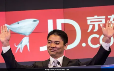 Chinese Billionaire Gifts Cash To Villagers As Thanks For Education Funds