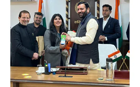 Haryana CM Meets Gurgaon’s Viral Hair Care Mom, Asks Her the Secret Behind “Daadi Ka Magic”