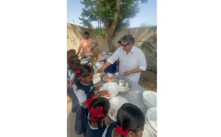Acharya Dr. Shyam Suresa’s Global Humanitarian Mission: No One Sleeps Hungry