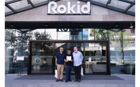 Wired Magazine Founding Editor Kevin Kelly Visits Rokid Headquarters, Exploring the Future of AR and AI